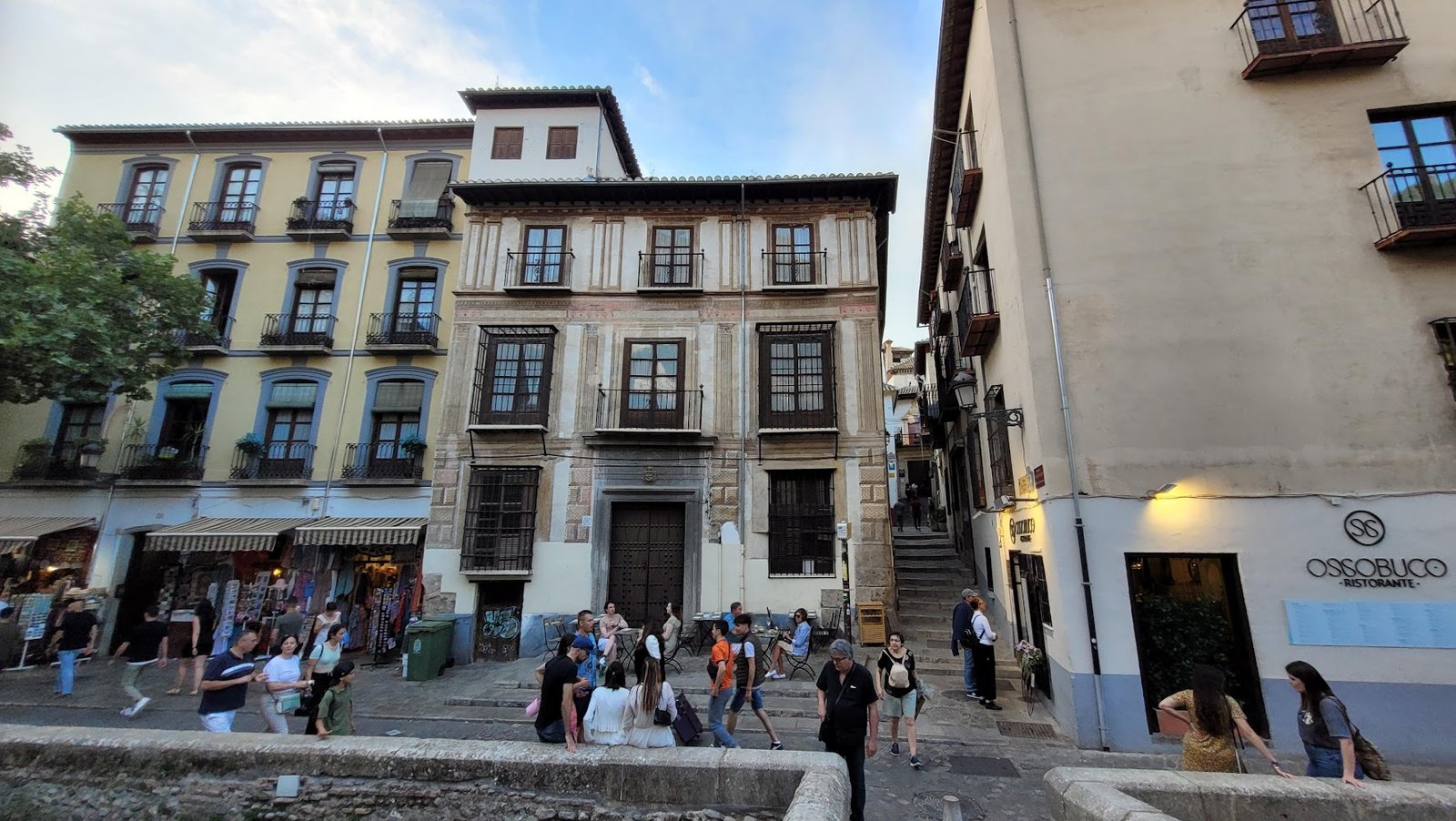Carrera del Darro riverside